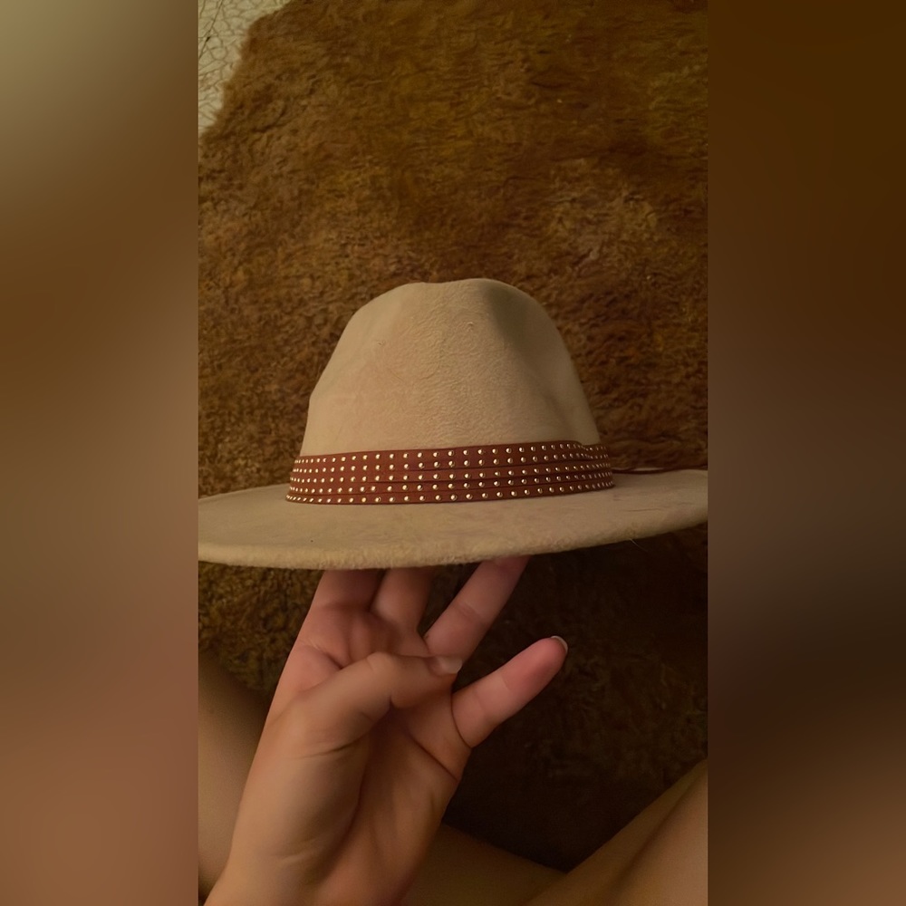 Tan hat